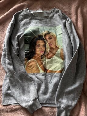 Crew Neck Graphic Sweatshirt - Gray